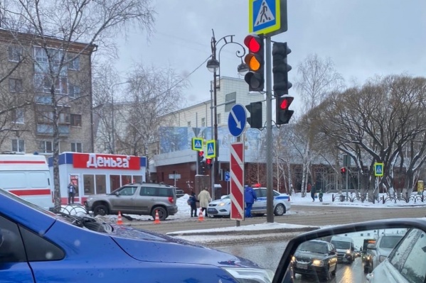 В аварии никто, кроме ограждения, не пострадал В аварии никто, кроме ограждения, не пострадал