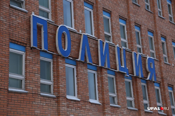 В полицию стоило бы обратиться в первую очередь В полицию стоило бы обратиться в первую очередь