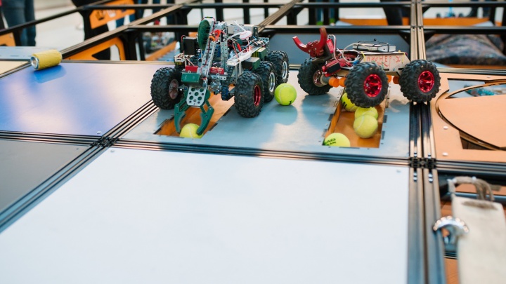 Роботы вышли на честную схватку: в Тюмени прошли соревнования по робототехнике