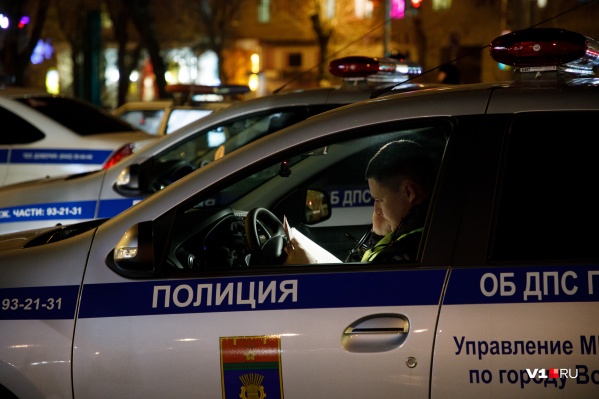 ДТП произошло в нескольких километрах от поста ГИБДД и пункта весового контроля ДТП произошло в нескольких километрах от поста ГИБДД и пункта весового контроля