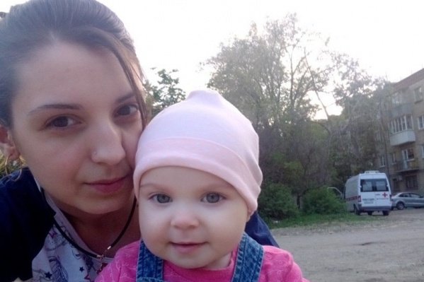 Годовалая Вика ждет своих родных в доме малютки Годовалая Вика ждет своих родных в доме малютки 