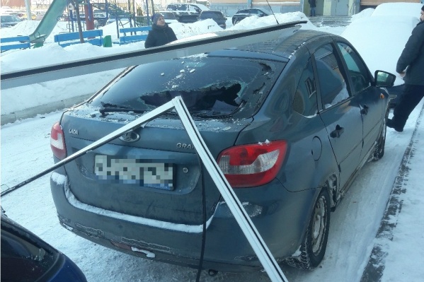 Удар пришёлся на заднюю часть Lada Granta Удар пришёлся на заднюю часть Lada Granta