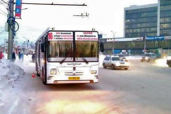 ДТП произошло на площади Труда накануне утром ДТП произошло на площади Труда накануне утром 