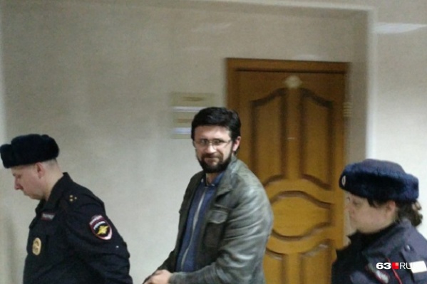 Реналя Мязитова <a href="https://63.ru/text/criminal/66373033/" target="_blank" class="_">обвиняю</a>т в мошенничестве и превышении должностных полномочий Реналя Мязитова <a href="https://63.ru/text/criminal/66373033/" target="_blank" class="_">обвиняю</a>т в мошенничестве и превышении должностных полномочий