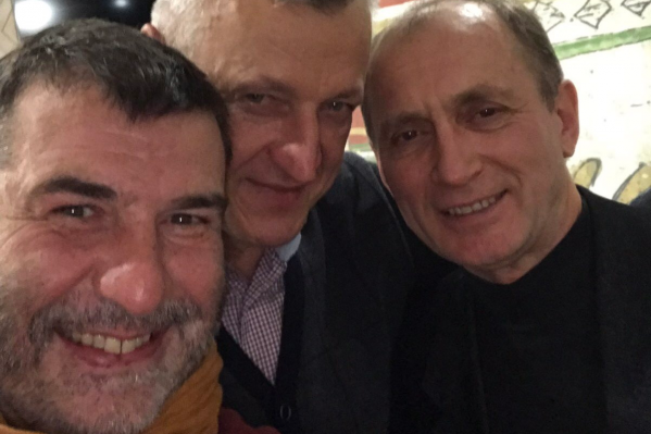 Евгений нашел время для встречи со старыми друзьями Евгений нашел время для встречи со старыми друзьями