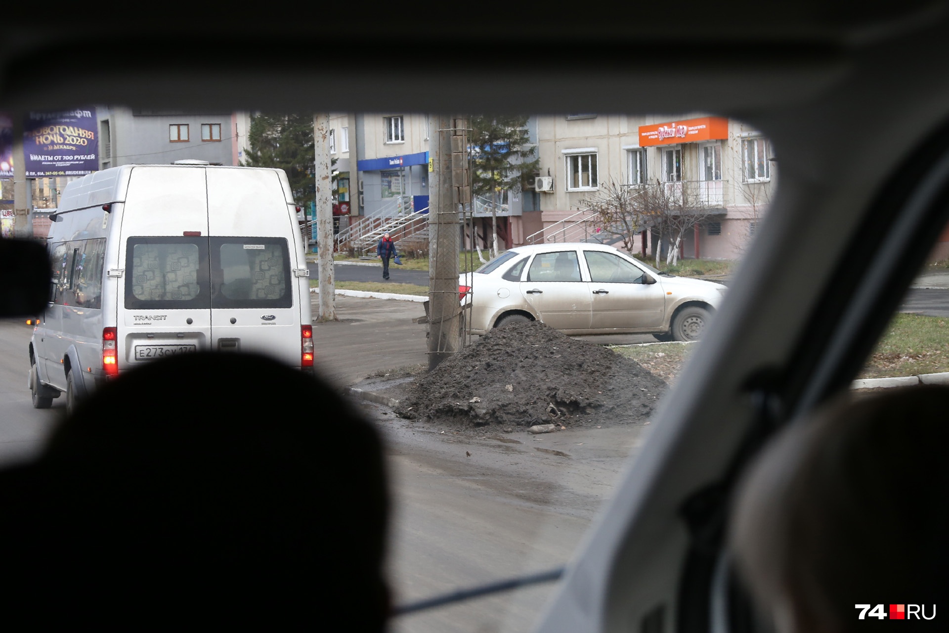 Отправляемся к следующему объекту — на Комсомольском проспекте. Вдоль дороги встречаются «тефтелевы кучи», но сегодня не они главные герои дня Отправляемся к следующему объекту — на Комсомольском проспекте. Вдоль дороги встречаются «тефтелевы кучи», но сегодня не они главные герои дня
