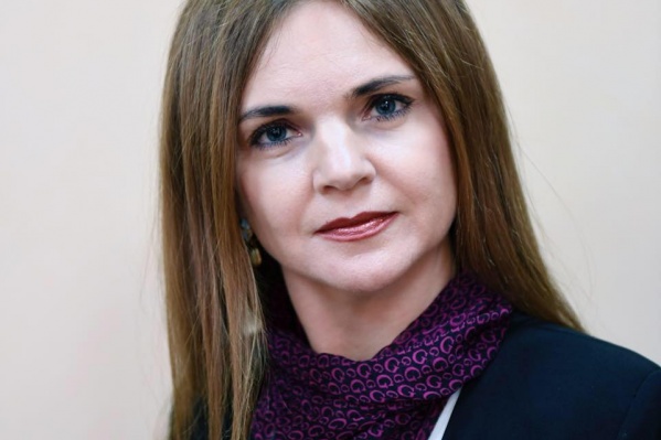 Елена Майер в 2016 году также занимала должность начальника отдела государственного протокола Управления делами правительства Тюменской области<br> Елена Майер в 2016 году также занимала должность начальника отдела государственного протокола Управления делами правительства Тюменской области<br>