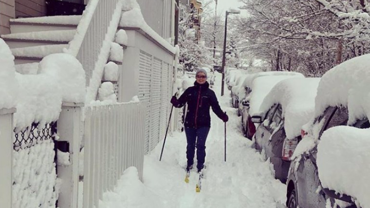 «Когда снег начинает идти, запрещают парковку в городе»: как переживают сильнейшие снегопады в США