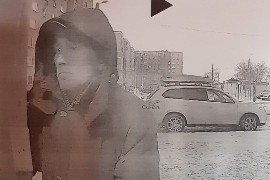 Жильцы дома составили ориентировку и распространили фотографию подозреваемого в соцсетях Жильцы дома составили ориентировку и распространили фотографию подозреваемого в соцсетях