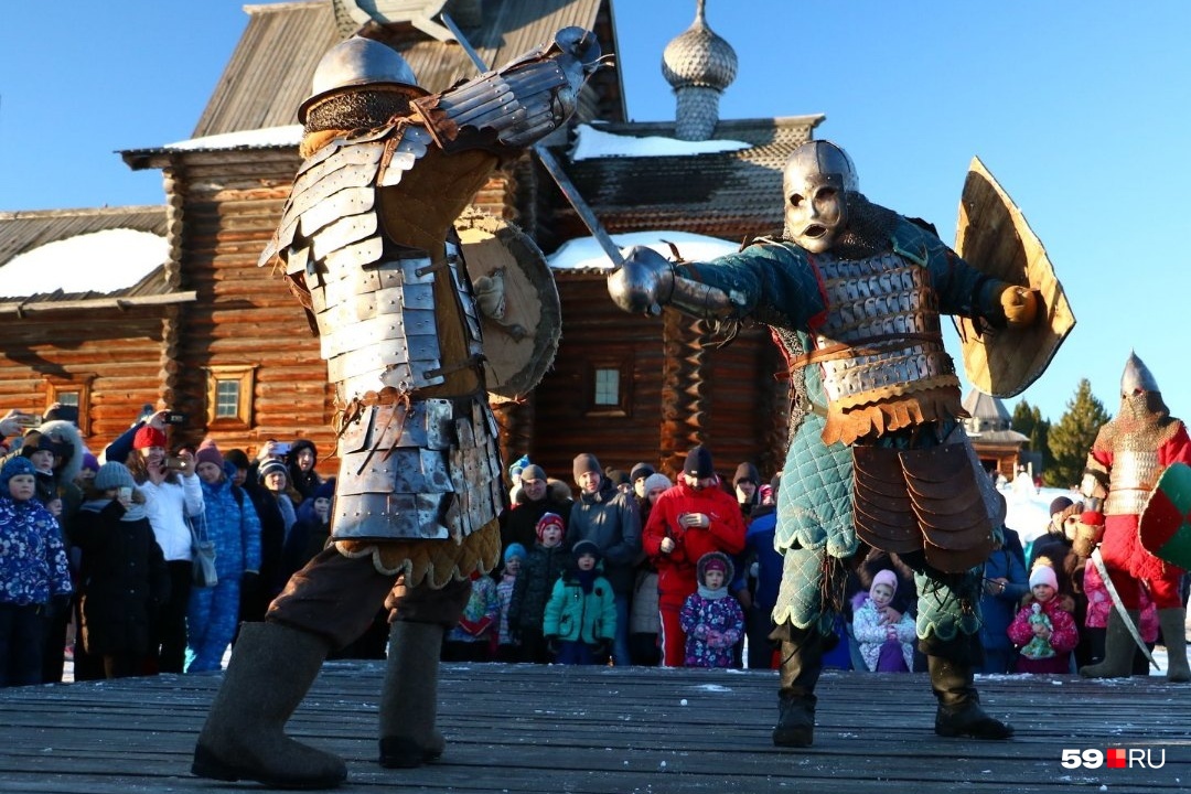 Кусочек Средневековья — реконструкция рыцарских боев, которые выглядели необычно на фоне дневнерусских построек