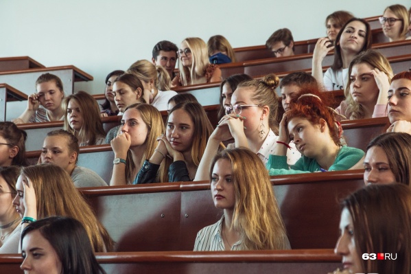 Учащиеся 14 университетов получат губернаторские стипендии Учащиеся 14 университетов получат губернаторские стипендии