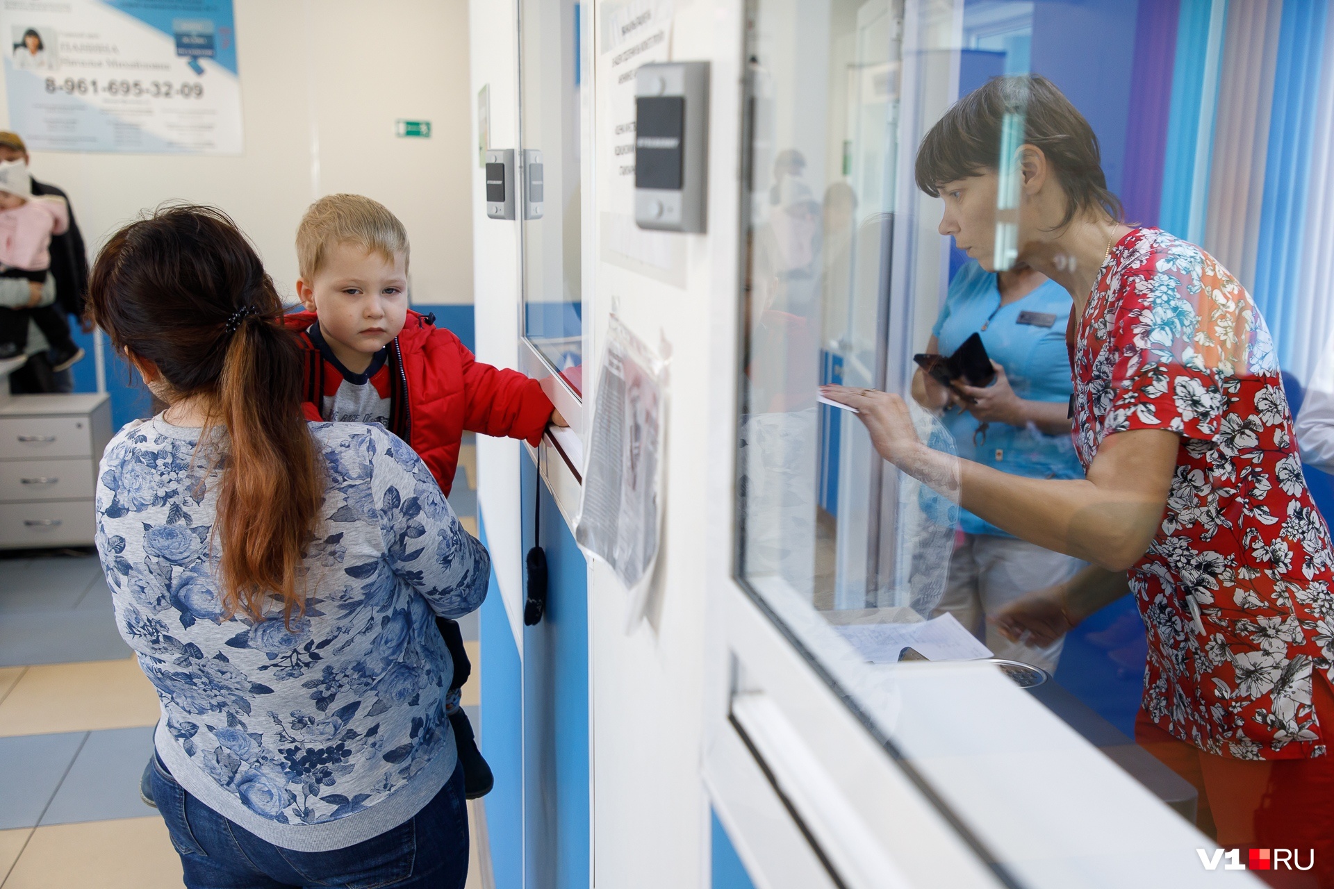 «Никогда не знаем, что будет в следующую минуту»: один день из жизни детского отделения в Волгограде