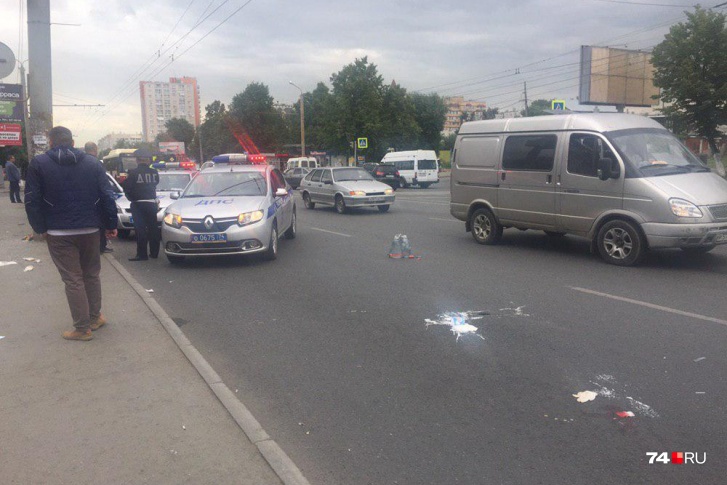 Авария произошла в районе остановки транспорта на пересечении Комсомольского проспекта и улицы Косарева Авария произошла в районе остановки транспорта на пересечении Комсомольского проспекта и улицы Косарева