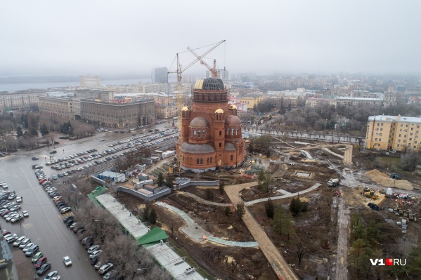 Девушка посмотрела с любимым достопримечательности Волгограда, после чего его задержали Девушка посмотрела с любимым достопримечательности Волгограда, после чего его задержали