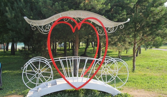 «С любовью из Уфы»: в Первомайском парке появился новый арт-объект
