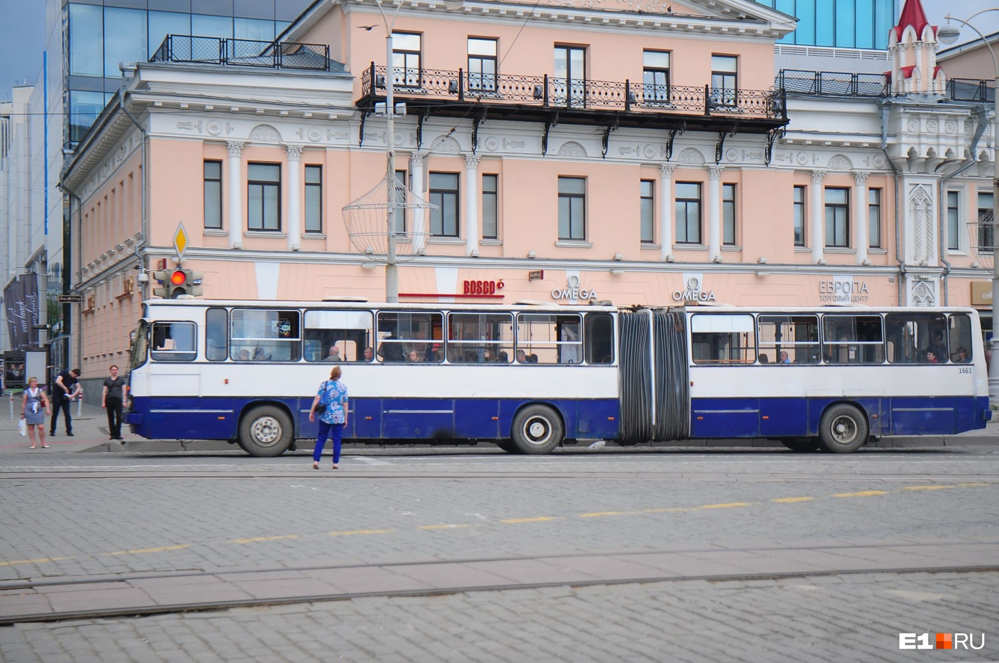 Общественный транспорт екатеринбург. Автобус Екатеринбург 063. Екатеринбургский автобус 714. Первый автобус в Екатеринбурге. Первые маршрутки в Екатеринбурге.