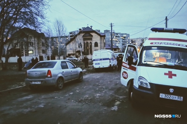 Через несколько часов после спасения одного мальчика под лёд провалились уже другие Через несколько часов после спасения одного мальчика под лёд провалились уже другие
