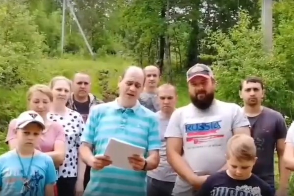 Жители неоднократно обращались к местным властям, но их проблему так никто и не решил Жители неоднократно обращались к местным властям, но их проблему так никто и не решил