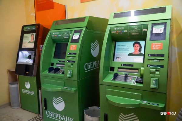 Иногда в зону банкоматов можно попасть только во время работы отделения Иногда в зону банкоматов можно попасть только во время работы отделения