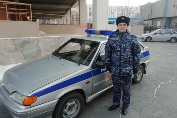 Егор Никифоров подобрал мальчика и увез в полицейский участок Егор Никифоров подобрал мальчика и увез в полицейский участок