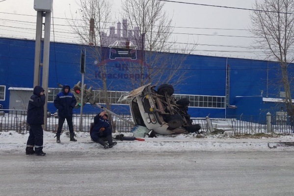 Авария произошла утром на улице Пограничников Авария произошла утром на улице Пограничников