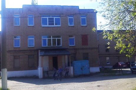 В больнице должны были сделать крышу и тёплый переход В больнице должны были сделать крышу и тёплый переход