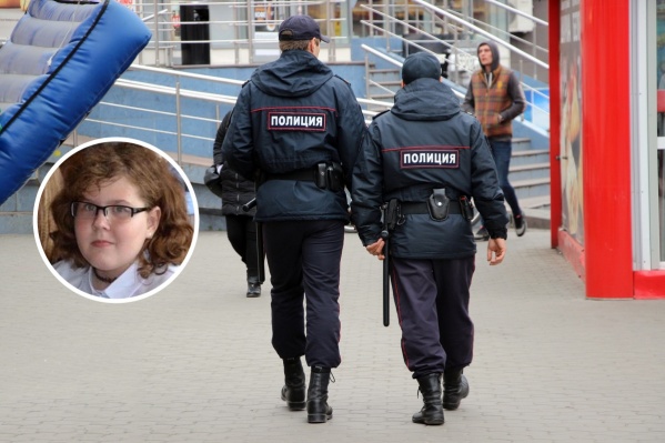 Мама ждала девочку на остановке «Голубой огонёк» Мама ждала девочку на остановке «Голубой огонёк»