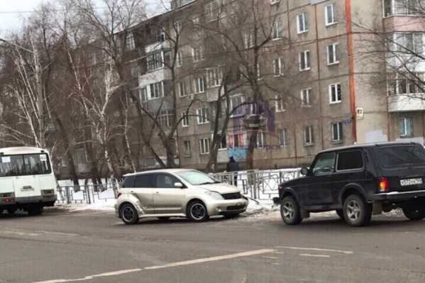 Авария произошла днём на улице Кутузова Авария произошла днём на улице Кутузова