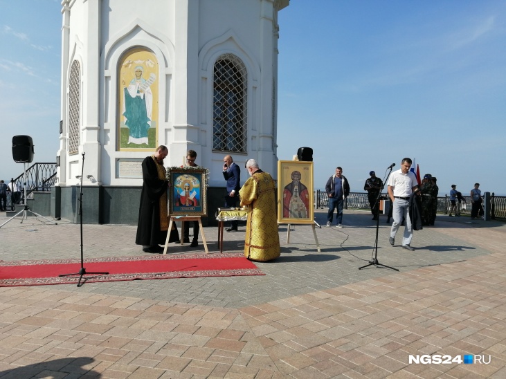 Передача иконы великомученицы Параскевы Пятницы Передача иконы великомученицы Параскевы Пятницы
