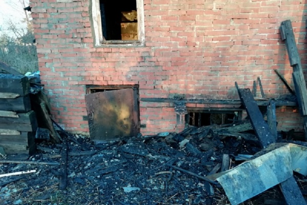 Дом сгорел полностью Дом сгорел полностью