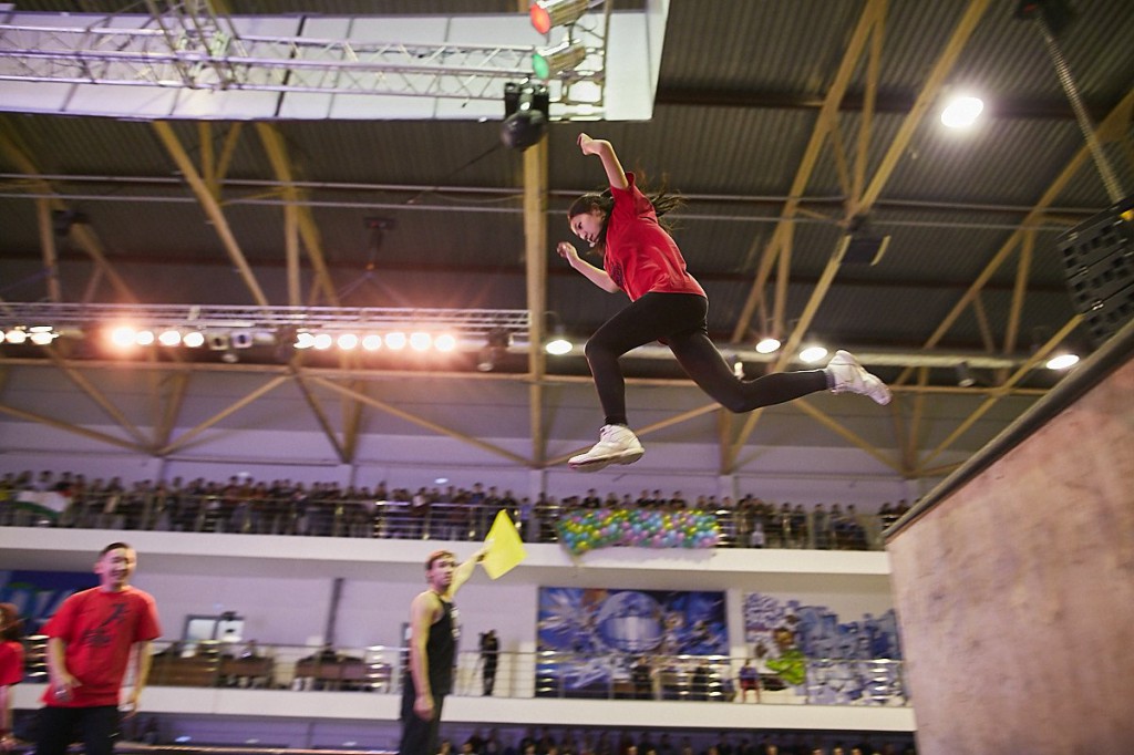 большие гонки спортивных. соревнования большие гонки. соревнования большие гонки. надувные аттракционы полоса препятствий. экстремальное спортивно-развлекательное шоу.