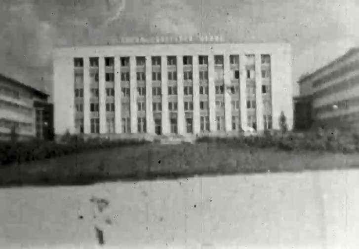 Автор снимал фасады многих зданий в Академгородке, в том числе и Институт ядерной физики