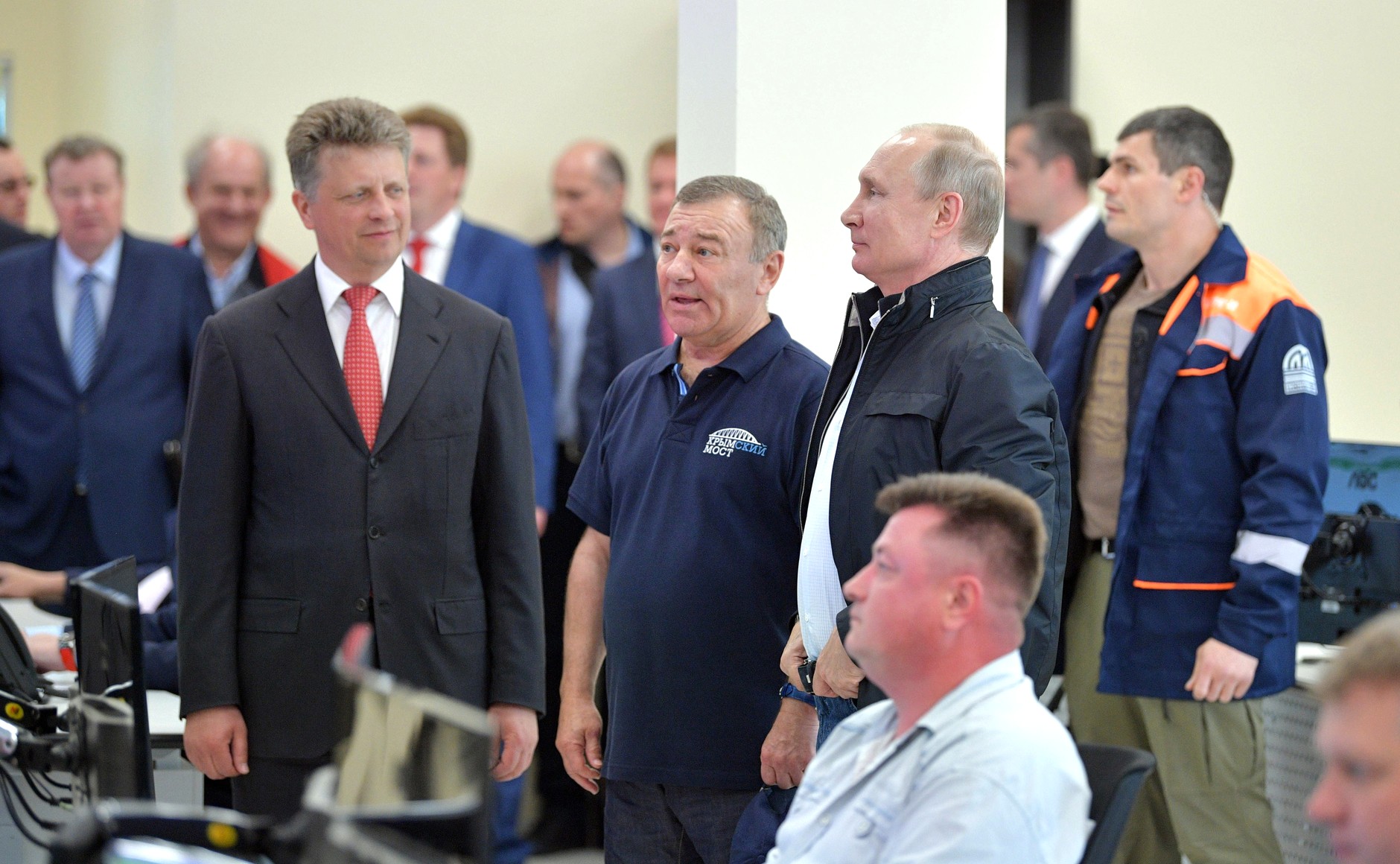 Экс-министр транспорта РФ Максим Соколов, Аркадий Ротенберг и президент РФ Владимир Путин (слева направо) на церемонии открытия Крымского моста<br> Экс-министр транспорта РФ Максим Соколов, Аркадий Ротенберг и президент РФ Владимир Путин (слева направо) на церемонии открытия Крымского моста<br>