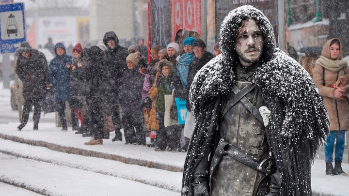 Расчехляем фотошоп: что если бы герои фильмов и картин оказались в Екатеринбурге в снежном аду