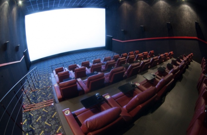 9 комфортабельных залов на 1535 мест