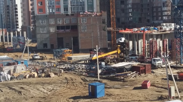 Строительство идет рядом со станцией метро «Сибирская» Строительство идет рядом со станцией метро «Сибирская»