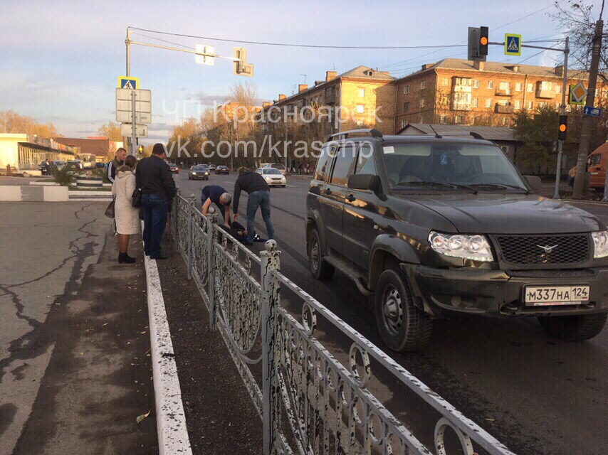На Свердловской водитель сбил подростка на переходе, где отказал светофор