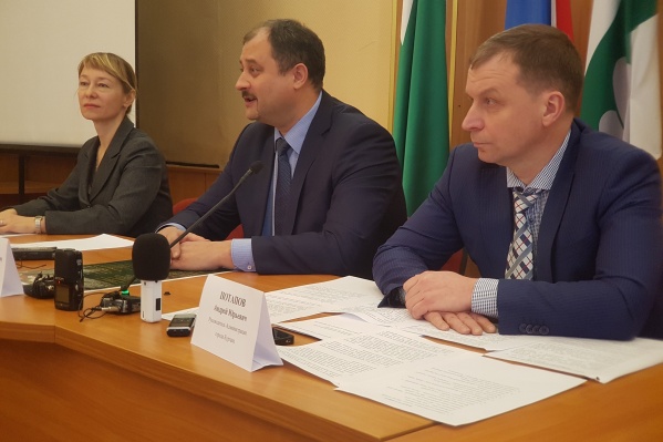 Сергей Руденко и Андрей Потапов поздравили горожан с наступающими праздниками<br><br> Сергей Руденко и Андрей Потапов поздравили горожан с наступающими праздниками<br><br>