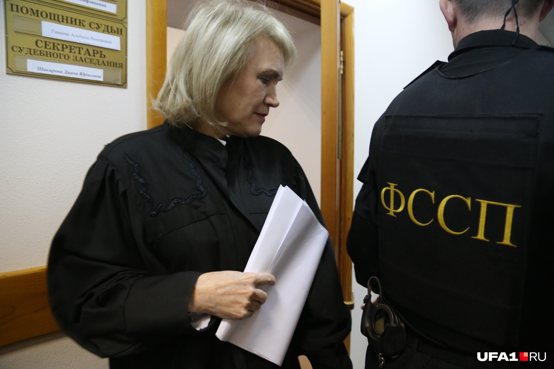 Рамазанова Альфия прошла в совещательную комнату Рамазанова Альфия прошла в совещательную комнату