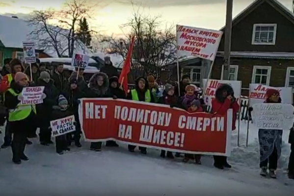 Для проведения митинга в селе оцепили одну из улиц Для проведения митинга в селе оцепили одну из улиц
