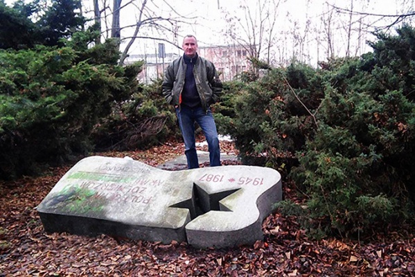 В Польше мемориал неоднократно уродовали вандалы В Польше мемориал неоднократно уродовали вандалы