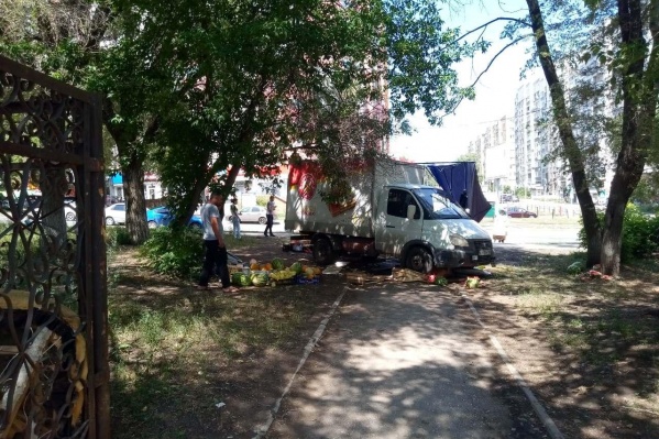 Водитель «Газели», видимо, не поставил автомобиль на ручник Водитель «Газели», видимо, не поставил автомобиль на ручник