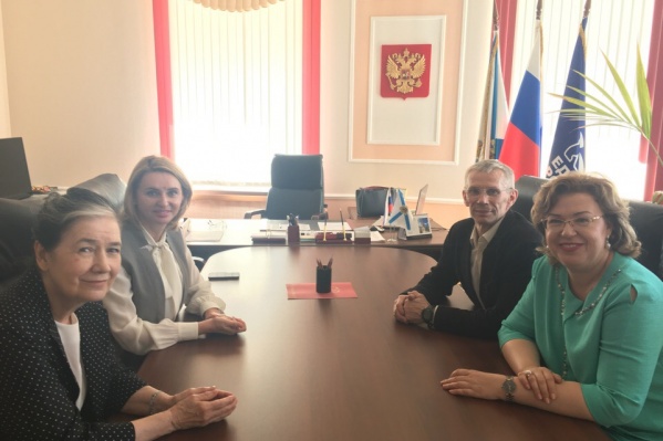 На переднем плане слева Галина Хованская, справа Ольга Епифанова На переднем плане слева Галина Хованская, справа Ольга Епифанова