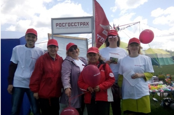 Сотрудники «Росгосстраха» раздавали шары и консультировали всех желающих по вопросам страхования Сотрудники «Росгосстраха» раздавали шары и консультировали всех желающих по вопросам страхования