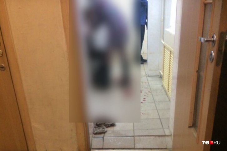 Девушку обнаружили в туалете учебного заведения Девушку обнаружили в туалете учебного заведения
