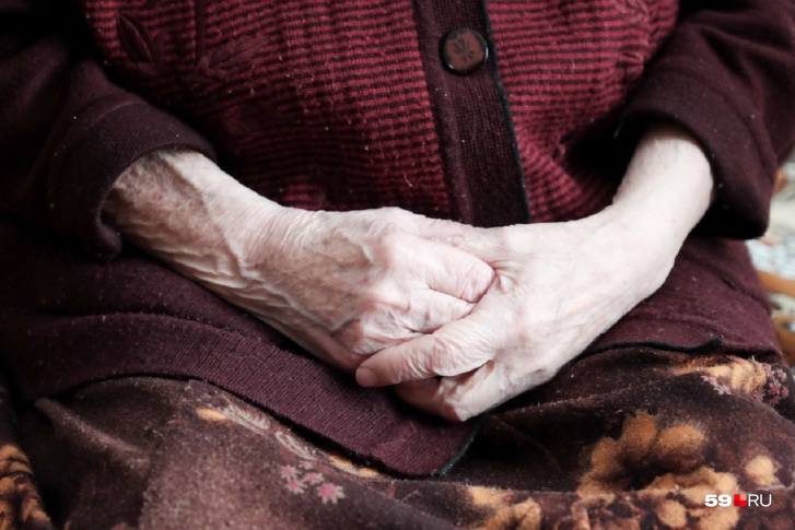 Сейчас пожилые люди в государственных домах престарелых