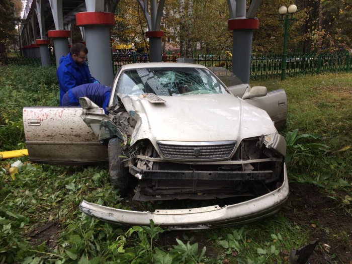 Toyota Mark II после ДТП Toyota Mark II после ДТП