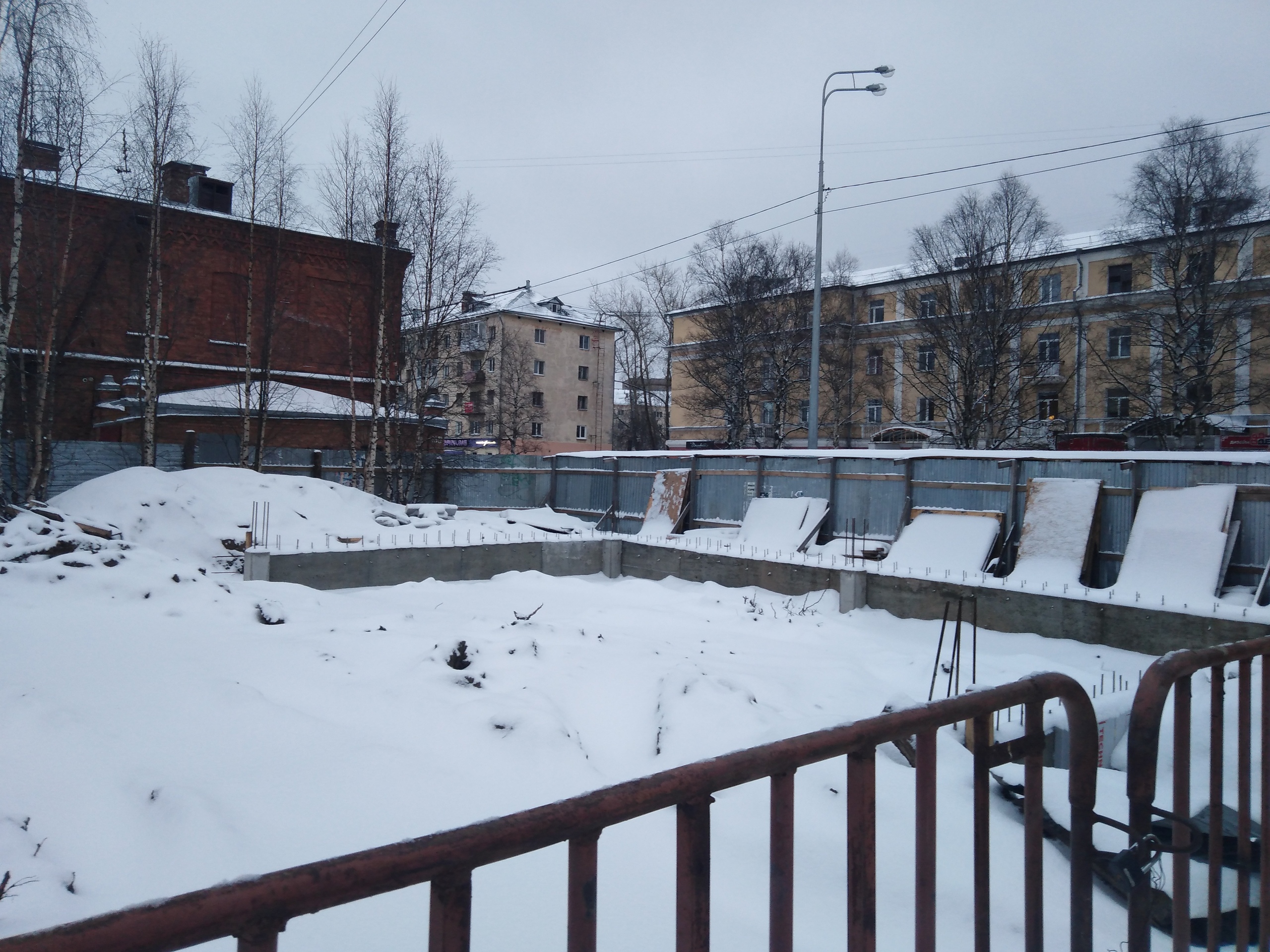 Рядом с ликёроводочным заводом в Архангельске построят здание с кафе и офисами