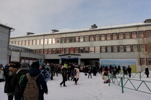 Более сотни школ нуждаются в «зебрах» и светофорах Более сотни школ нуждаются в «зебрах» и светофорах