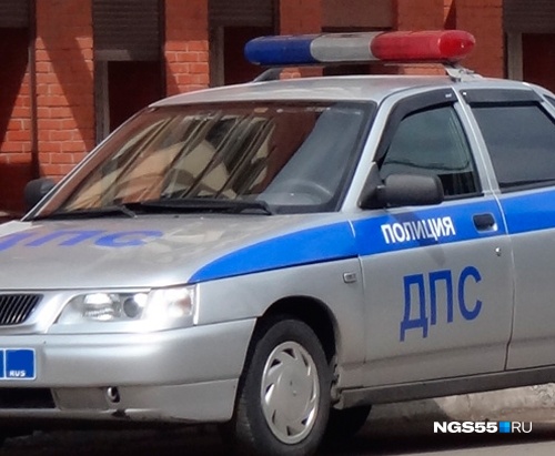В Омске иностранная машина насмерть сбила молодого человека на остановке и дерево В Омске иностранная машина насмерть сбила молодого человека на остановке и дерево